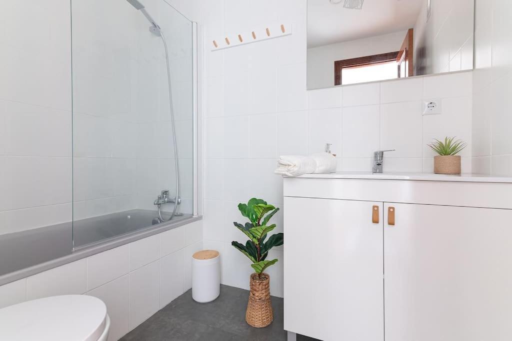 San Roman Apartment With Private Parking Santander Bagian luar foto