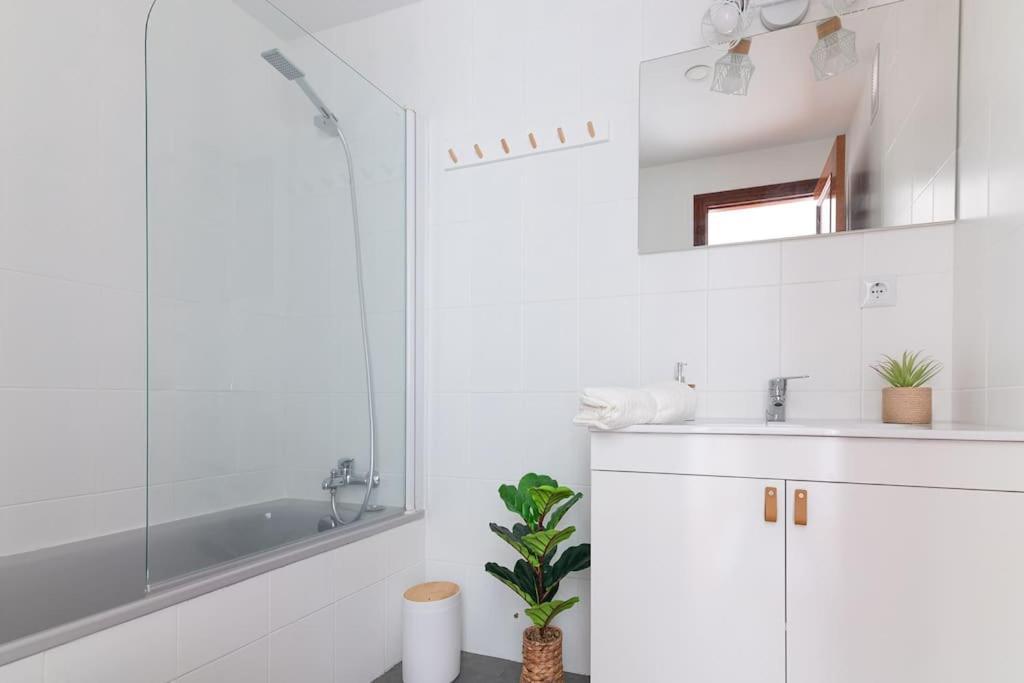 San Roman Apartment With Private Parking Santander Bagian luar foto